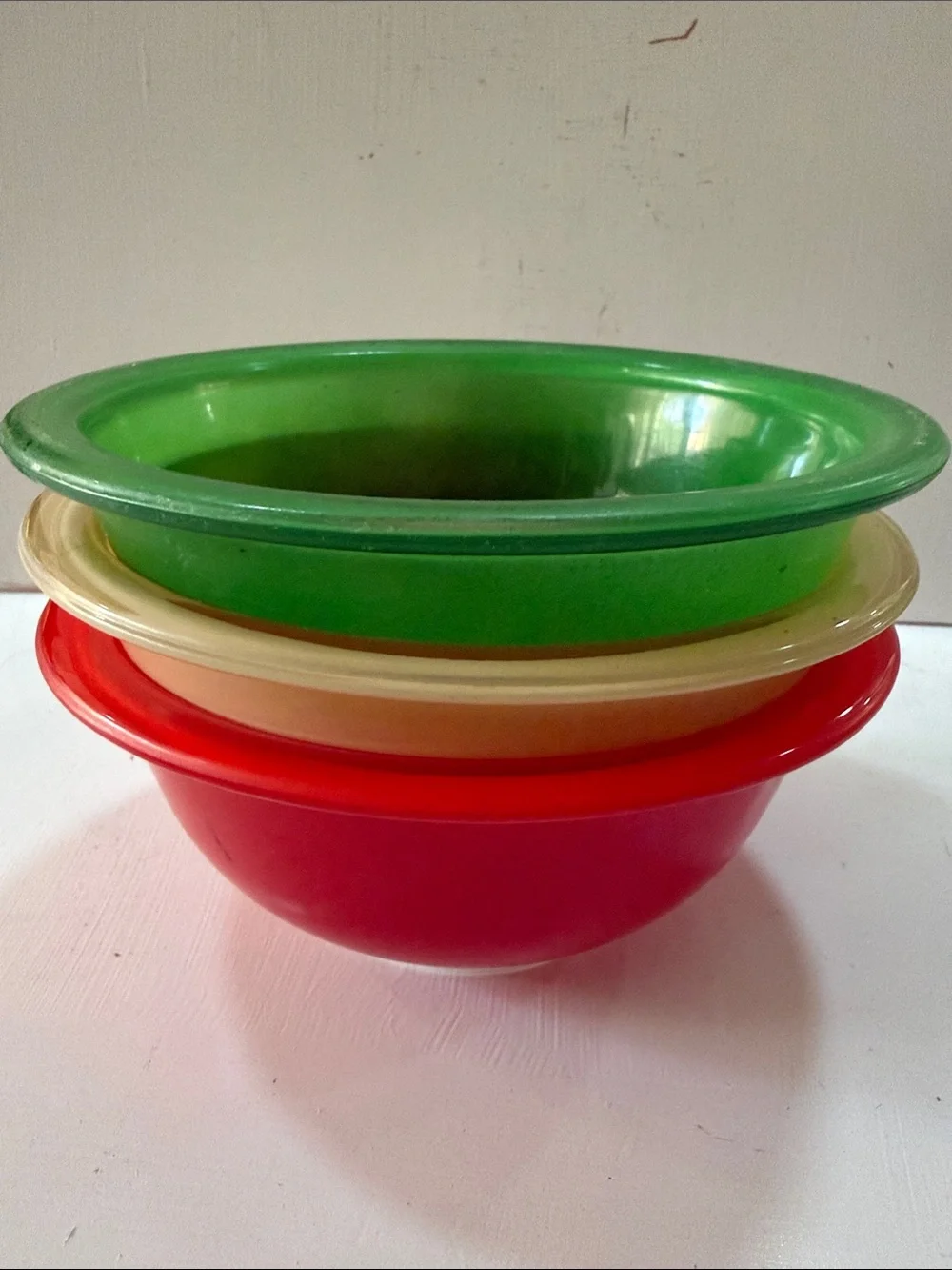 PYREX 3 Total 7” Diameter 3” High Red, Green & Cream Mixing Bowls Set